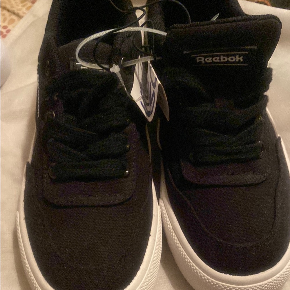 Reebok Black Sneakers Classic Low-Top Design
